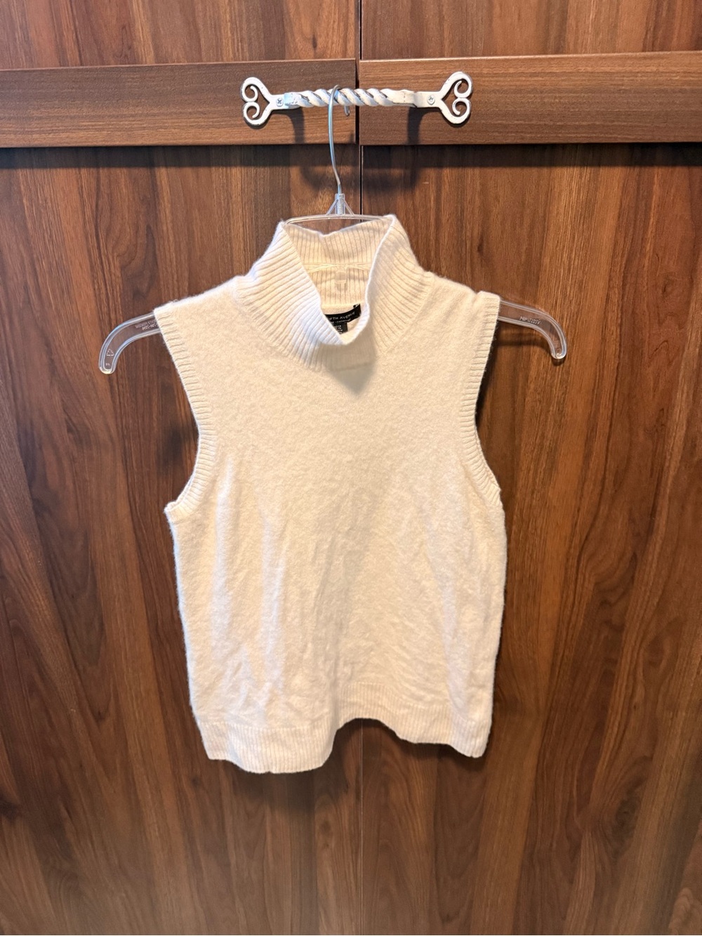 Saks Fifth Avenue Cream Cashmere Sleeveless Turtleneck, Size XL